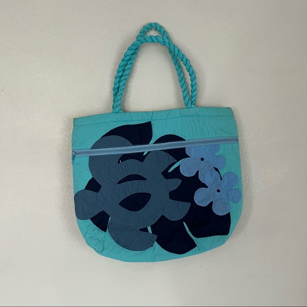 Large Hawaiian quilt travel bag